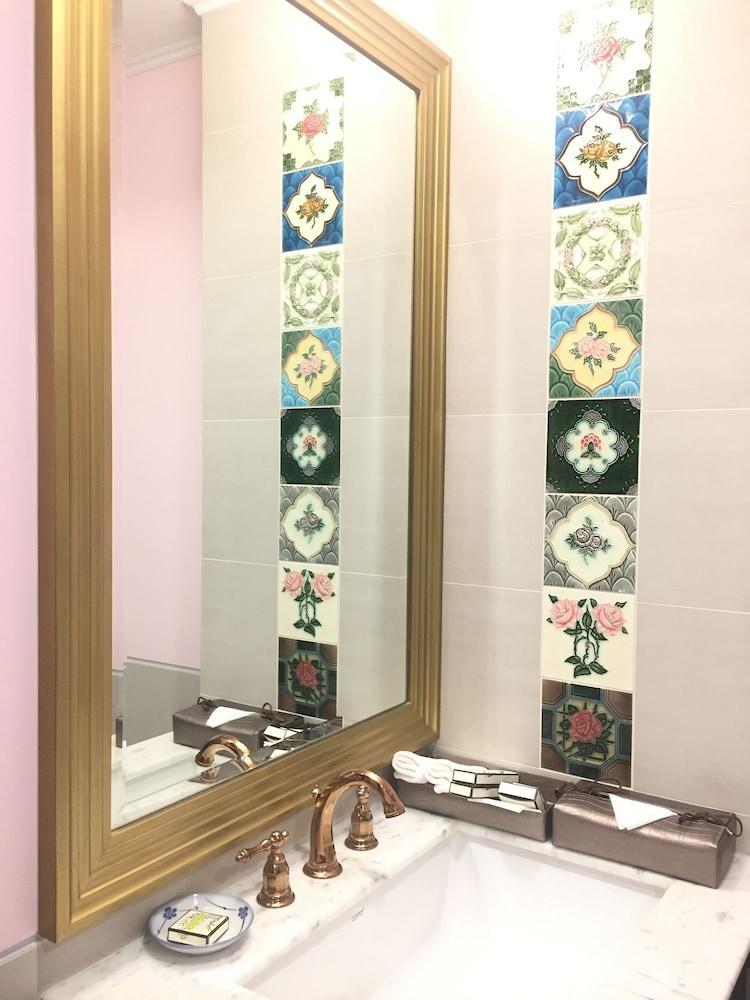 Sara'S Hotel Бангкок Экстерьер фото