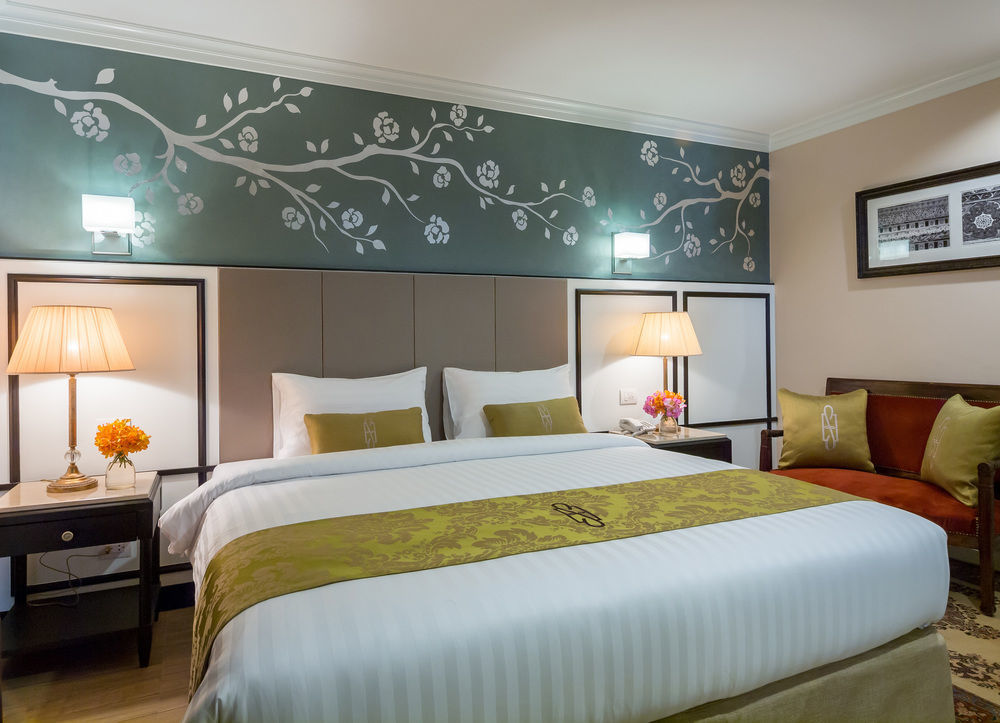 Sara'S Hotel Бангкок Экстерьер фото